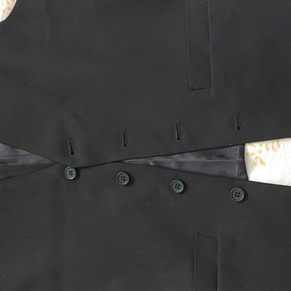 Black vest - Picture 3 of 4